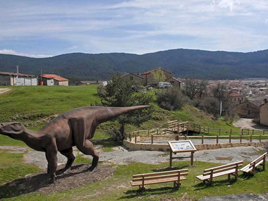 Descubre cómo vivieron los dinosaurios y realiza actividades de montaña 10 €