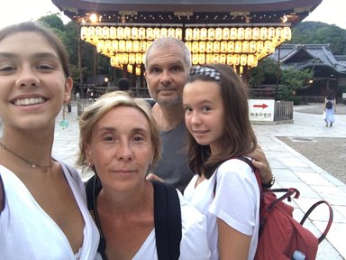 Familia con dos hijas de 17 y 14 años con muchas ganas de viajar y compartir experiencias culturales 10 €