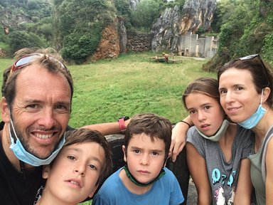 Intercambio familiar (matrimonio y 3 hijos). Estancia de 1 a 2 años en país de habla inglesa. 10 €