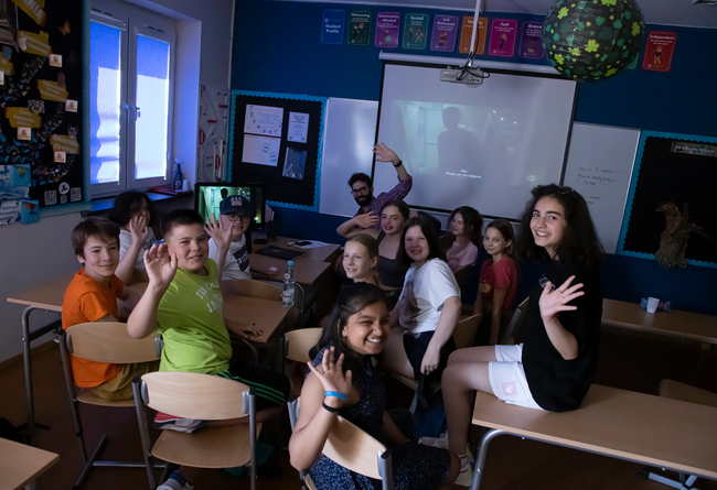 We are looking for schools around the globe to do a penpal exchange or travel exchange. 10 €