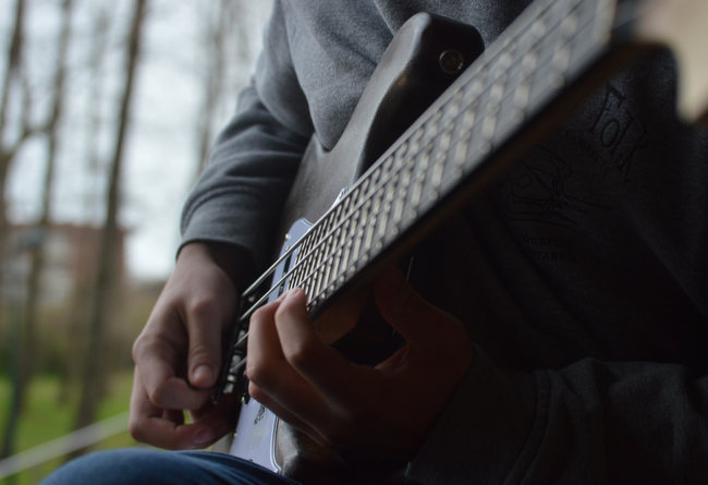 Exchange in music and surfing 10 €