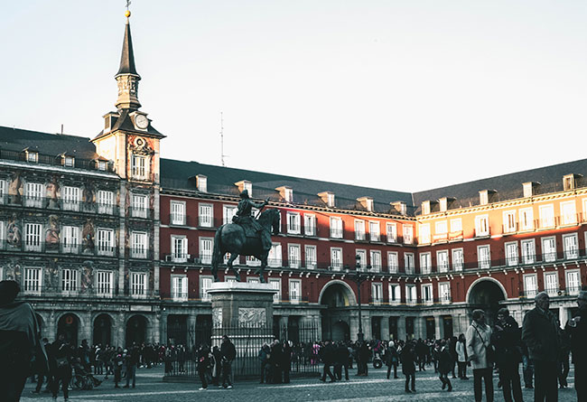Contágiate de la armonía y el equilibrio del yoga y el Pilates en el centro de Madrid 1 €