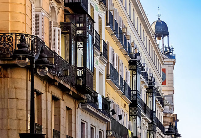 Contágiate de la armonía y el equilibrio del yoga y el Pilates en el centro de Madrid 1 €