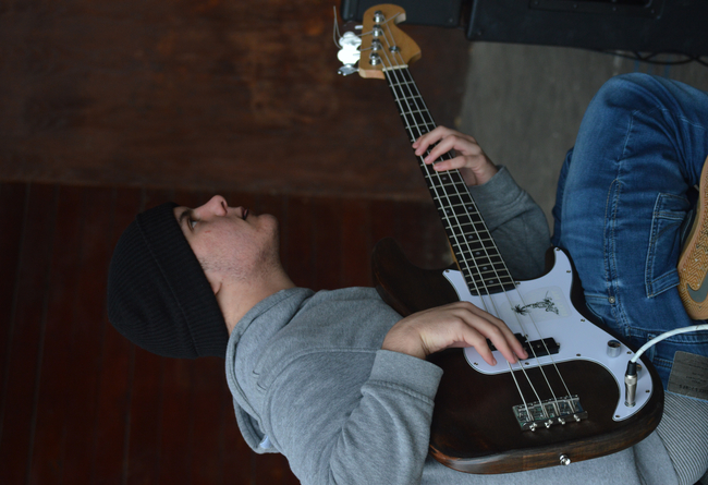 Exchange in music and surfing 10 €