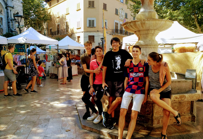 Traveling meeting new people 10 €