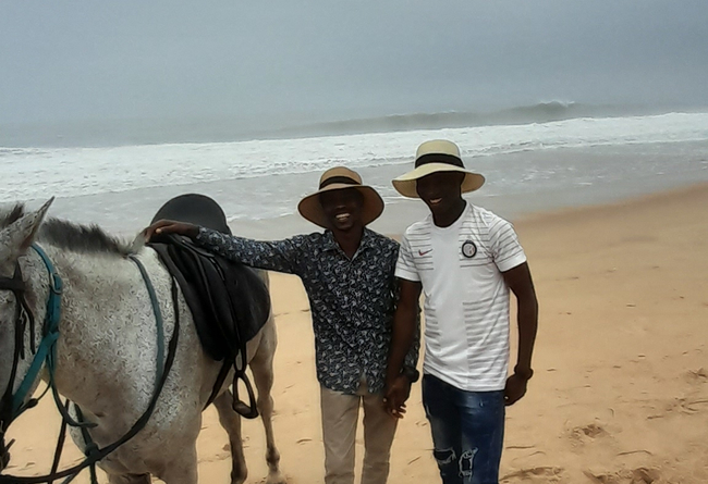 Descubre y admira el maravilloso paisaje sociocultural de la playa de Gran Bassam 10 €